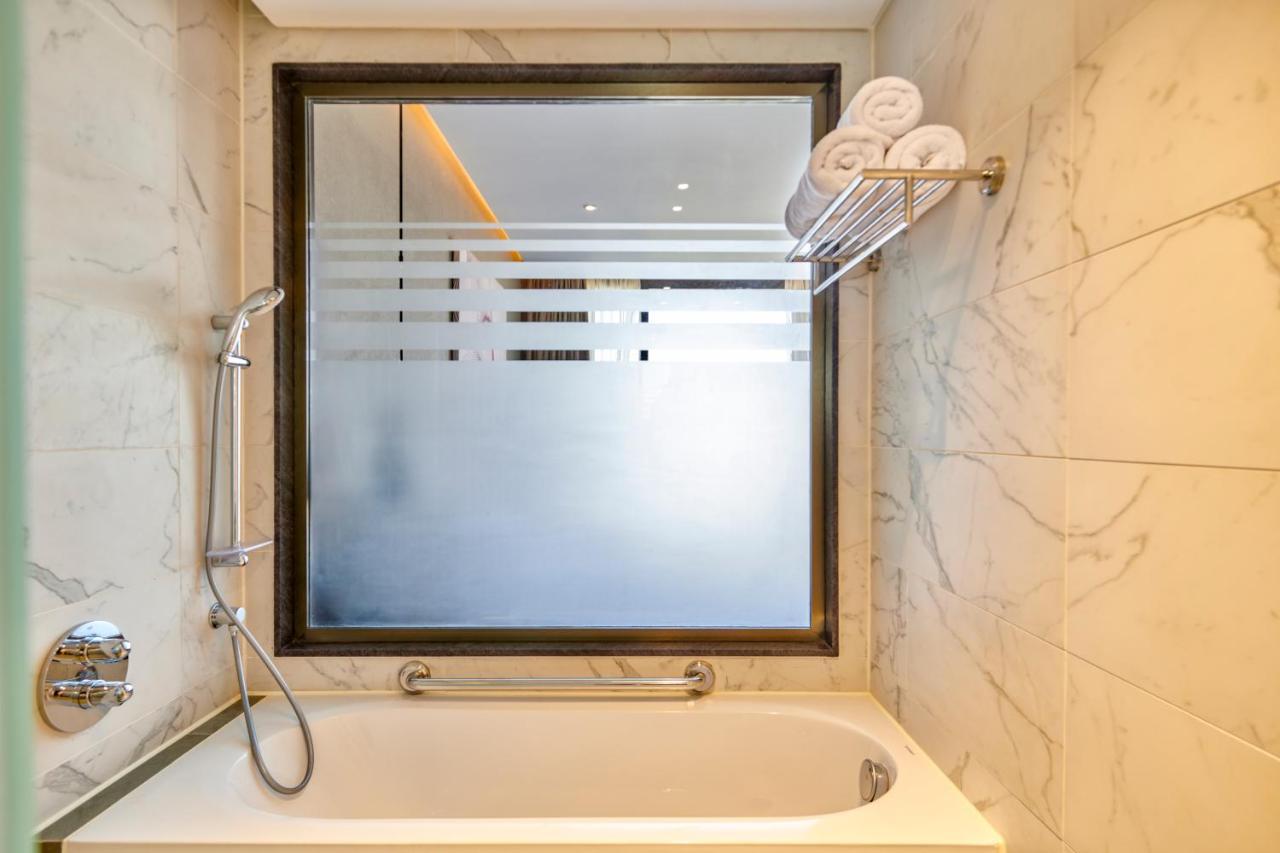 Crowne Plaza - West Cairo Arkan By Ihg 6th of October City Exteriör bild A shower over a bathtub