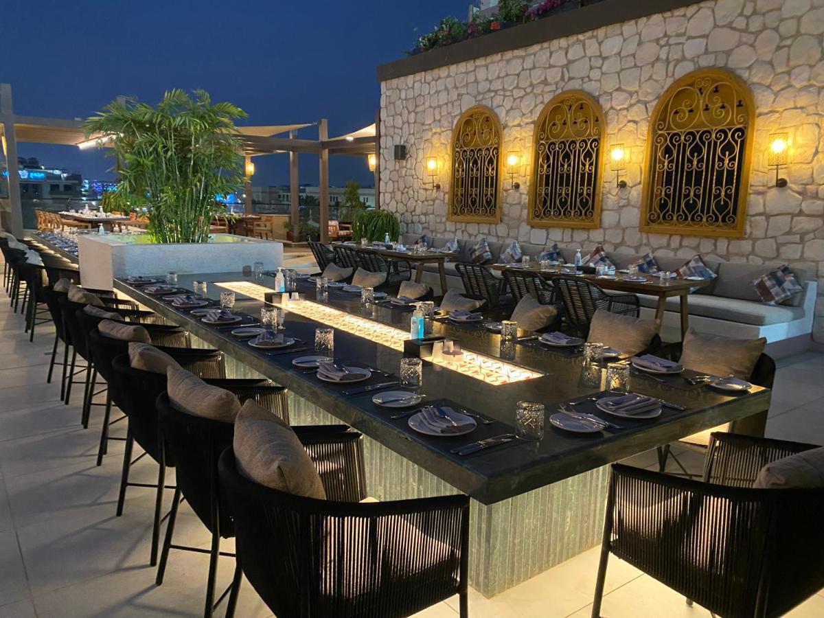 Crowne Plaza - West Cairo Arkan By Ihg 6th of October City Exteriör bild The rooftop bar at the hotel