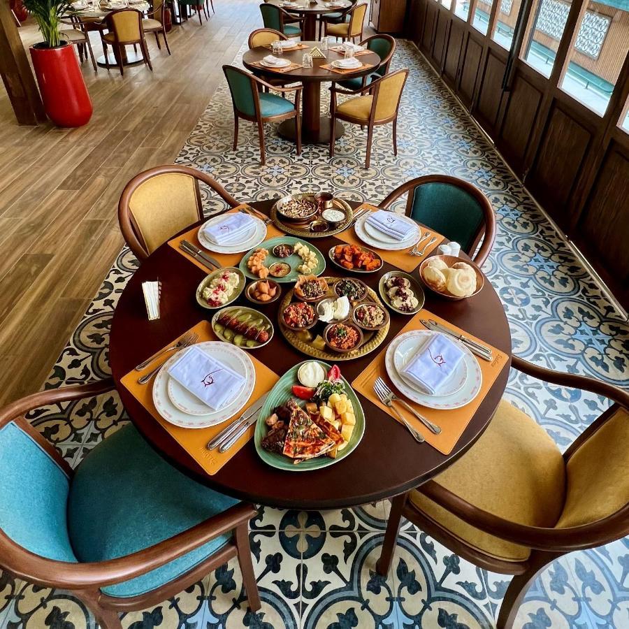 Crowne Plaza - West Cairo Arkan By Ihg 6th of October City Exteriör bild A table set for a meal