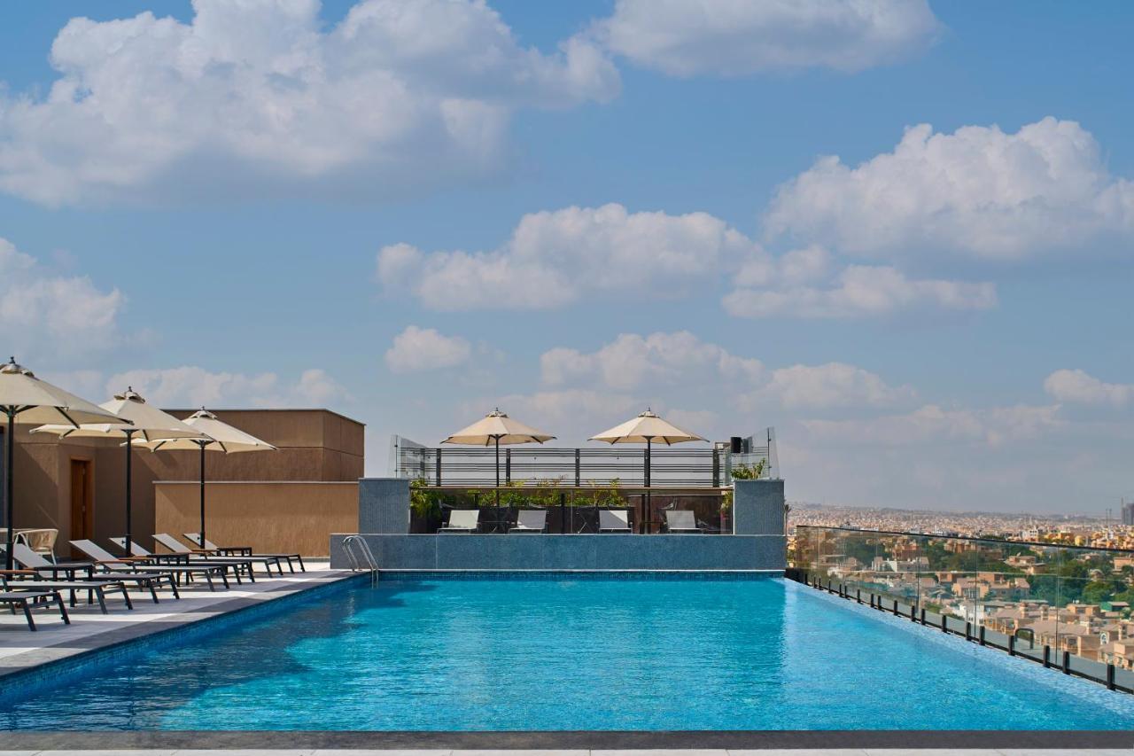 Crowne Plaza - West Cairo Arkan By Ihg 6th of October City Exteriör bild Rooftop pool at the hotel